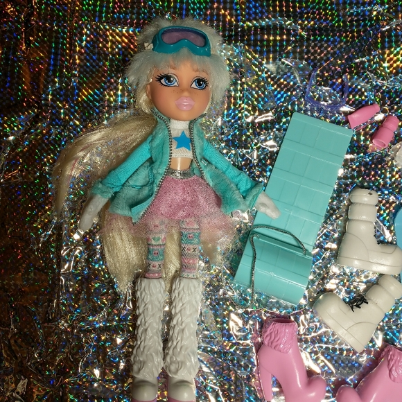 Bratz Snowkissed Chloe 2015 - Picture 2 of 3